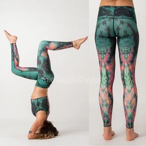 TEEKI Feather Dreamcatcher High Rise Hot Pant Leggings in Green